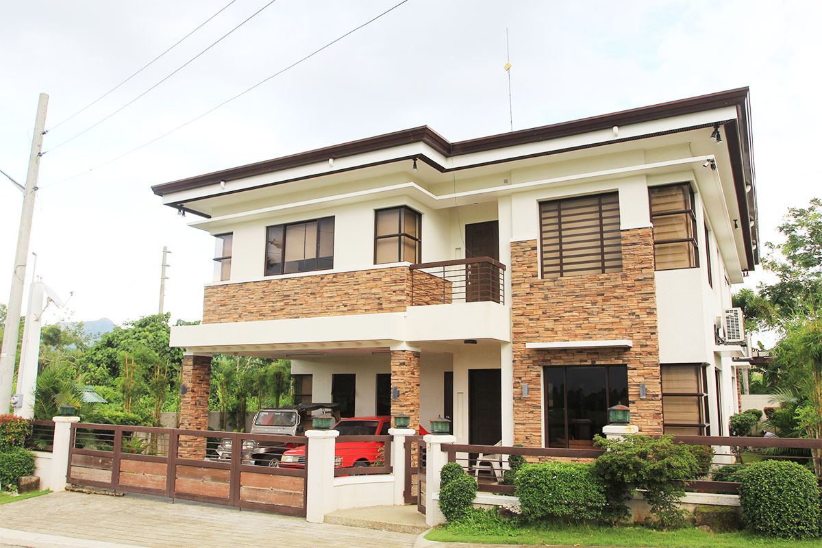 Summit Point, Lipa City – House and Lot For Sale – HL1