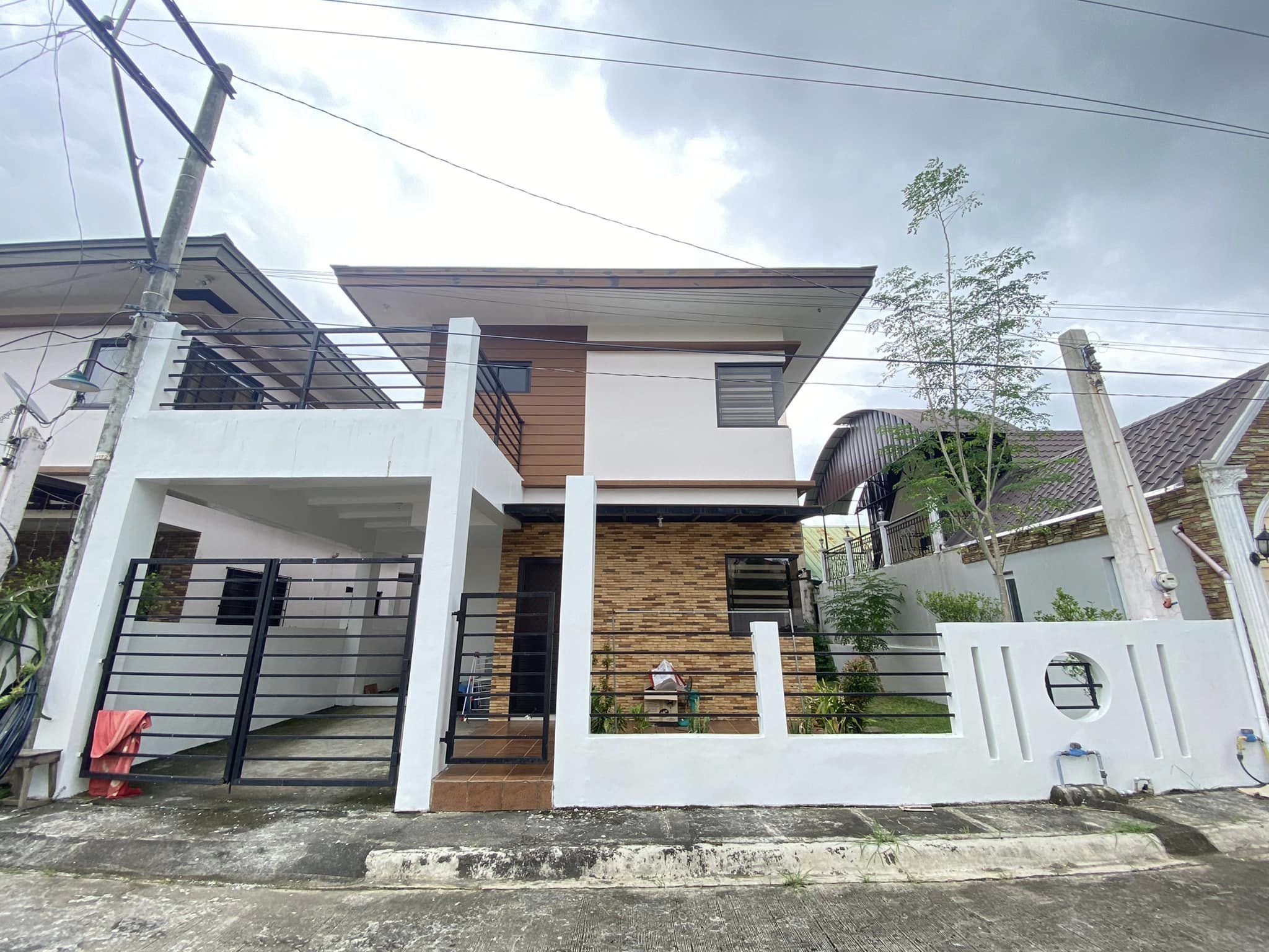 Baseview Two- Storey House For Rent