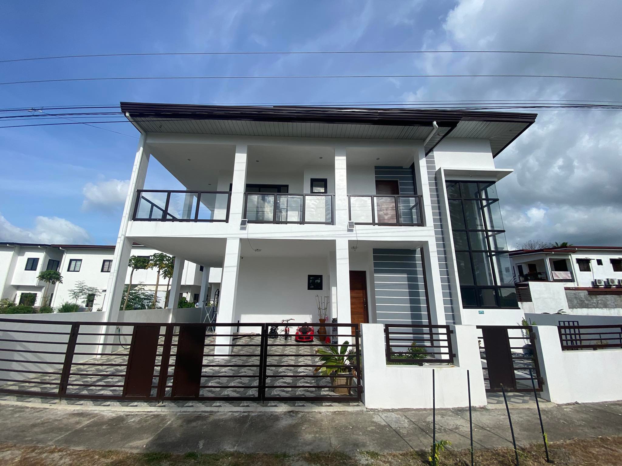 5BR 3TB House and Lot For Sale at Lipa Verde